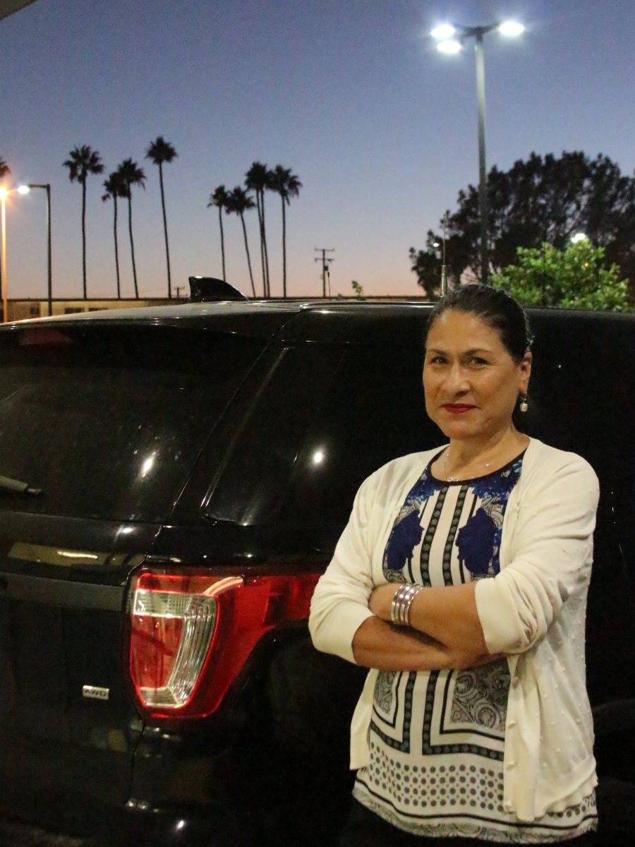 211 LA’s Maribel Marin stands outside of the hospital around 8:00 pm, while the MET Team negotiates inside.