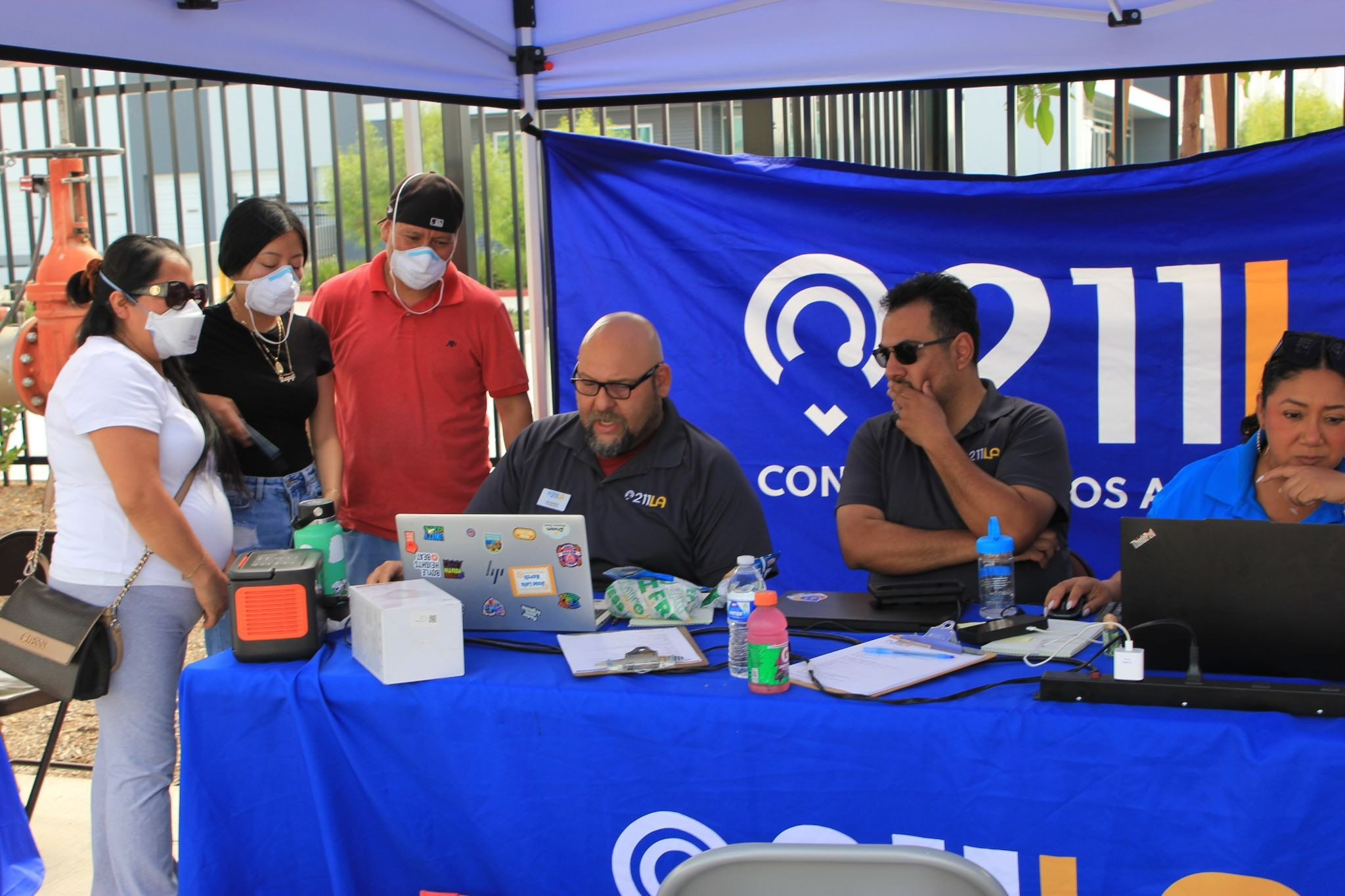 211 LA Outreach Staff providing in-person support at Lou Costello Jr. Recreation Center.